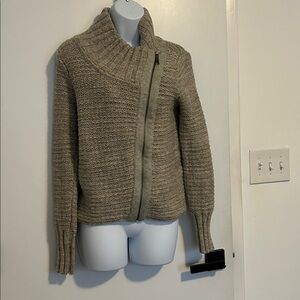 Athleta Sweater size small! 💯 % merino extra fine wool!